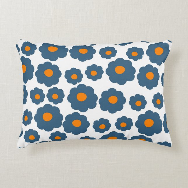 Whimsical Blauw & Sinaasappel Bloemen Retro, Vroli Accent Kussen (Voorkant)