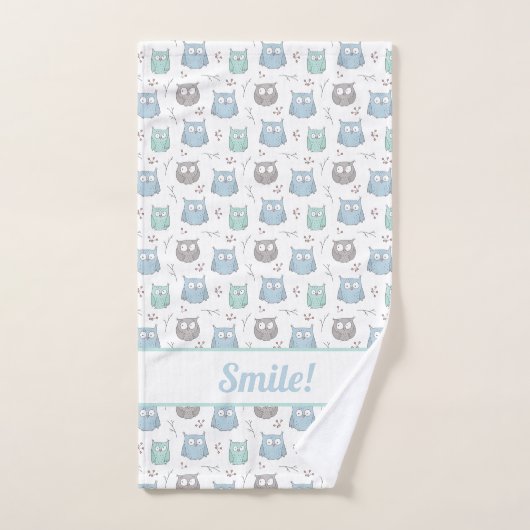 Whimsical Blauwe Groene Uilen en Bloemen Patroon Bad Handdoek (Handdoek)