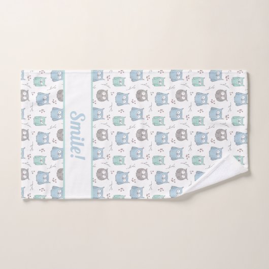 Whimsical Blauwe Groene Uilen en Bloemen Patroon Bad Handdoek (Handdoek)