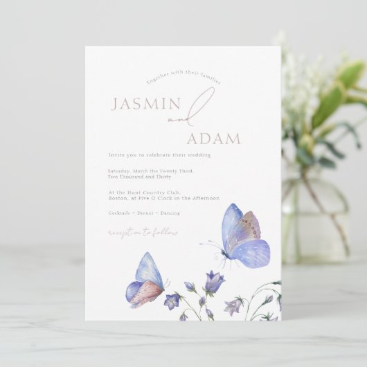 Whimsical Blauwe Vlinders Monogram Bruiloft Kaart (Staand voorkant)