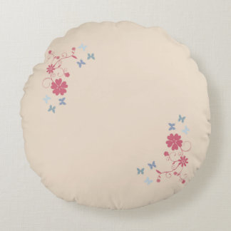 Whimsical Bloemen en Vlinder Accenten op Cream Rond Kussen