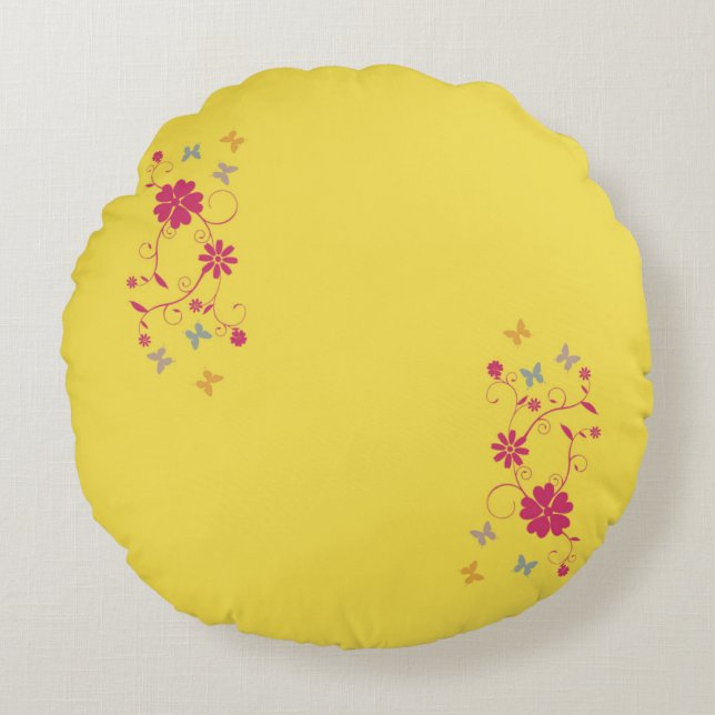 Whimsical Bloemen en Vlinder Accenten op Geel Rond Kussen (Voorkant)
