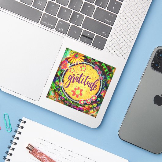 Whimsical  Bloemen Grateful Inspirativity Sticker (Laptop met iPhone)