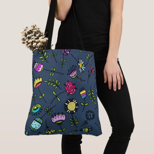 Whimsical Bloemmotief Kunstontwerp Tote Bag (Dichtbij)