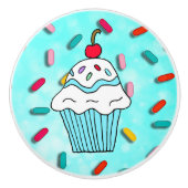 Whimsical Blue Cupcake met Cherry op Top Keramische Knop (Voorkant)