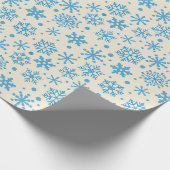 Whimsical Blue Snowflakes kerstcadeau Cadeaupapier (Hoek)