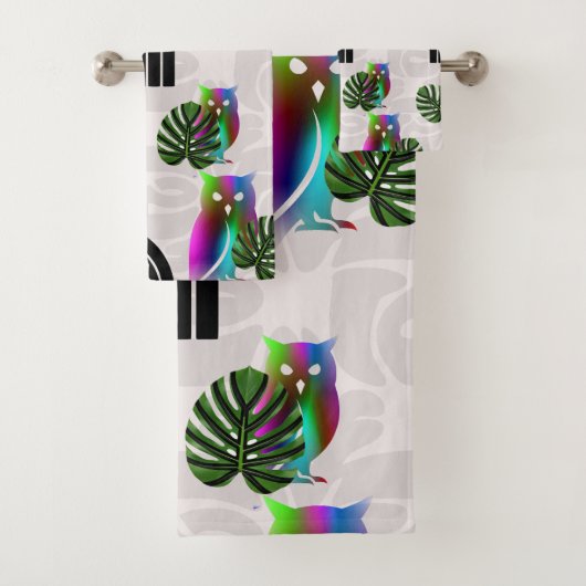 Whimsical Boho Owl & Tropical Monstera Leaf Bad Handdoek (Insitu)