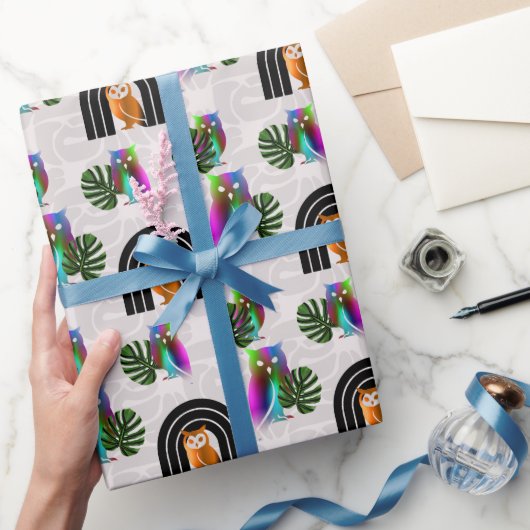 Whimsical Boho Owl & Tropical Monstera Leaf Cadeaupapier (Geschenken)