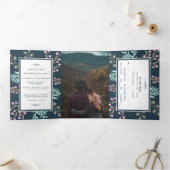 Whimsical Botanical Berry Wedding Suite Drieluik Uitnodiging (Binnen)