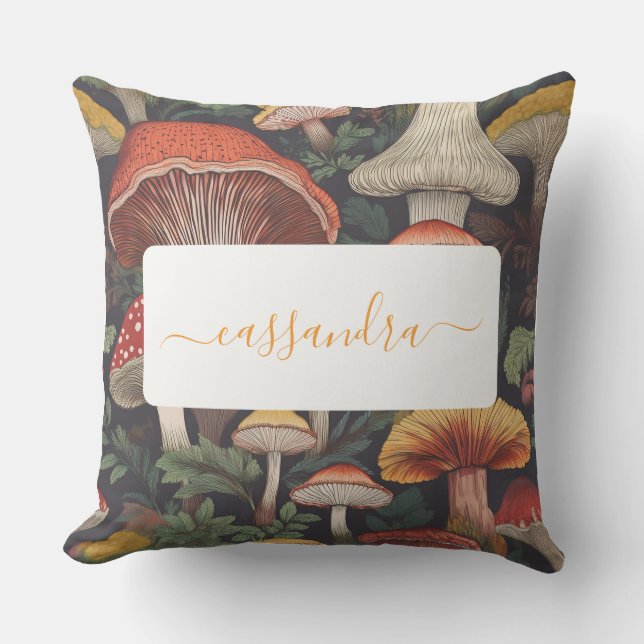 Whimsical Botanical Mushroom Pattern met naam Buitenkussen (Voorkant)