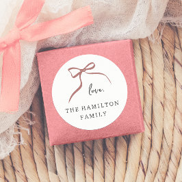 Whimsical Bow Hand getekend rood lint "Love" Ronde Sticker