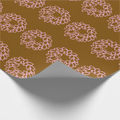 Whimsical Brown en Pink Christmas Wreath Pattern Cadeaupapier (Hoek)