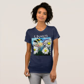 Whimsical Bumble Bee in Daisies gepersonaliseerd T-shirt (Voorkant volledig)