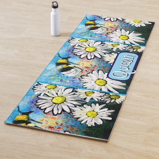 Whimsical Bumble Bee in Daisies gepersonaliseerd Yogamat (In situ)