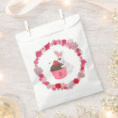 Whimsical Bunny, Bee & Strawberry Cupcake Birthday Bedankzakje (Geknipt)