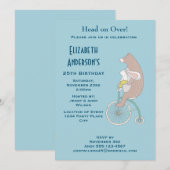 Whimsical Bunny en Beer Rijden op een fietsverjaar Kaart (Voorkant / Achterkant)