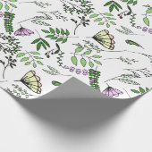 Whimsical Butterfly en Forest Leaves Cadeaupapier (Hoek)