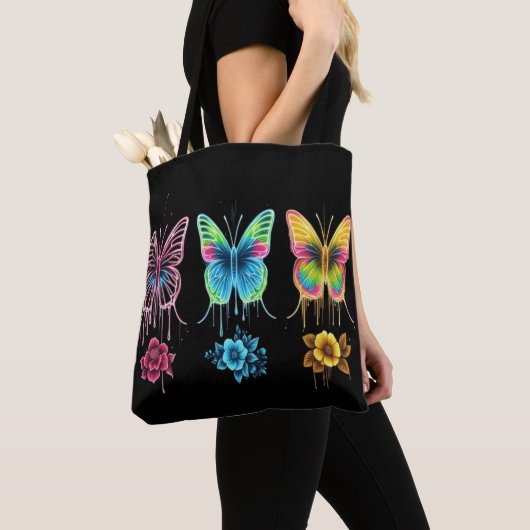 Whimsical Butterfly Symphony: levendige kleuren Tote Bag (Dichtbij)
