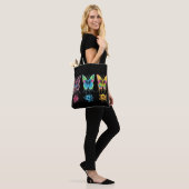 Whimsical Butterfly Symphony: levendige kleuren Tote Bag (Op model)