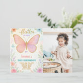 Whimsical Butterfly Verjaardag Uitnodiging met fot (Staand voorkant)