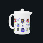 Whimsical Cartoon is eigenaar van Tea Pot Theepot<br><div class="desc">Kleurrijke keramische theepot,  met witte cartoon van uilen en blauwe polka stippen.  Schattige pot voor al je favoriete warme dranken.  Geweldig voor de warme cacao van het kind,  en een goed cadeauidee.</div>