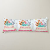 Whimsical Cat Birthday Celebration Lichaamskussen (Voorkant)