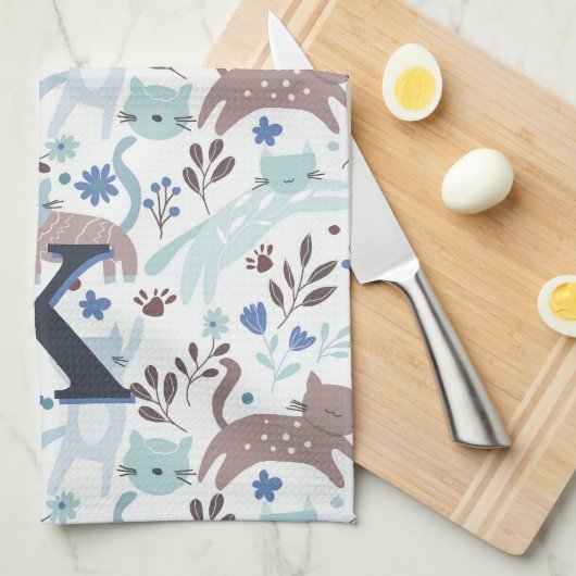 Whimsical Cat Pattern, Blauw Grijs Monogram Theedoek (Quarter Fold)