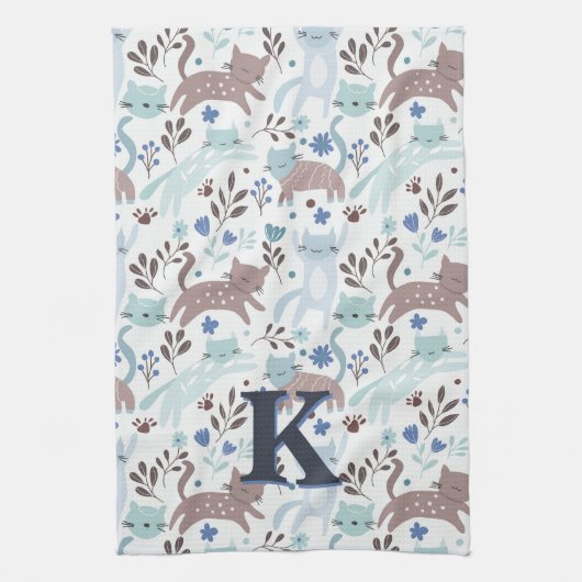 Whimsical Cat Pattern, Blauw Grijs Monogram Theedoek (Verticaal)