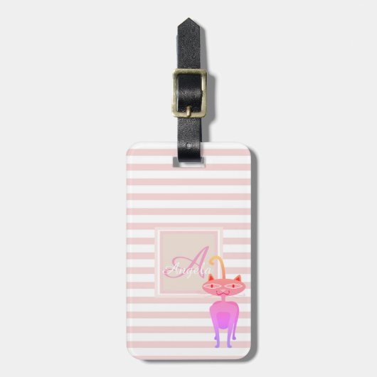Whimsical Cat Pink Stripe Monogram-Gepersonaliseer Bagagelabel (Voorkant verticaal)