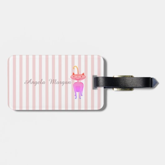 Whimsical Cat Pink Stripe Monogram-Gepersonaliseer Bagagelabel (Achterkant horizontaal)