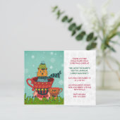 Whimsical Cat Sitting a Teacup Kerstparty Briefkaart (Staand voorkant)