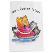 Whimsical Cats met Birthday Cake Medium Cadeauzakje (Voorkant)