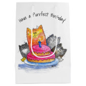 Whimsical Cats met Birthday Cake Medium Cadeauzakje (Achterkant)