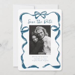 Whimsical Champagne Toren Save the Date Hand Getek