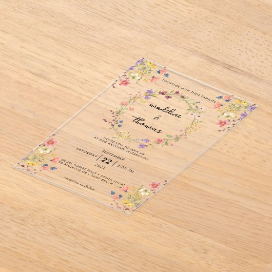 Whimsical Charm Wild Flower Krans Foto Huwelijk Acryl Uitnodigingen (Laagn)