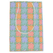 Whimsical Checkered Tegel met Bladerige Vines Medium Cadeauzakje (Voorkant)