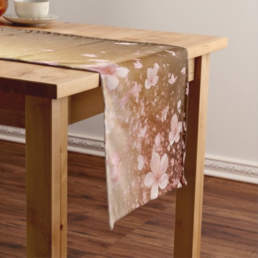 Whimsical Cherry Blossom Blizzard op Golden Korte Tafelloper (Voorbeeld)