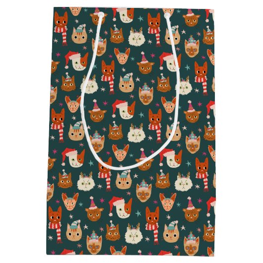 Whimsical Christmas Cat Pattern Green Medium Cadeauzakje (Achterkant)