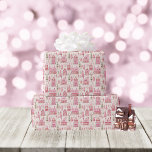 Whimsical Christmas Cottage huizen Roze Cadeaupapier<br><div class="desc">Wikkel je cadeaus met een vleugje grillen deze kerst! Introductie van dit grillige kerst roze wikkelpapier, met een prachtig waterverf ontwerp van een charmant dorpje, huisje huizen, dat zal vreugde en warmte brengen aan elk geschenk. Met zijn zachte, -geïnspireerde illustraties en naadloos patroon, zorgt dit inpakpapier er zeker voor dat...</div>