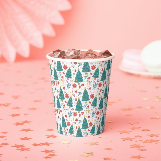 Whimsical Christmas Tree and Snowman Paper cup Papieren Bekers (Insitu)
