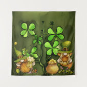 Whimsical Clovers en Irish Leprechaun Gnomes Wandkleed (Voorkant)