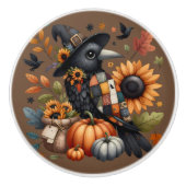 Whimsical Crow met pompoenen en zonnebloemen Keramische Knop (Voorkant)