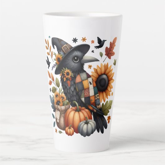 Whimsical Crow met pompoenen en zonnebloemen Latte Mok (Voorkant)