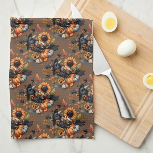 Whimsical Crow met pompoenen en zonnebloemen Theedoek (Quarter Fold)