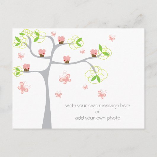 Whimsical Cupcakes Tree Butterflies Aankondigingskaart (Achterkant)