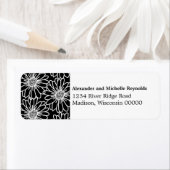 Whimsical Daisies Return Address Labels, Black Etiket (Insitu)