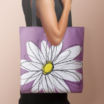 Whimsical Daisy - orchid - trendy script name Tote Bag<br><div class="desc">Een bevroren en grillige tekening van een maaltijd. De moderne lijnen zijn met de hand getekend en bevatten witte bladen en een geel midden voor de bloem. De achtergrond is een zacht, pastel paars - en de naam is een trendy manuscript in wit. U kunt een naam, een monogram of...</div>