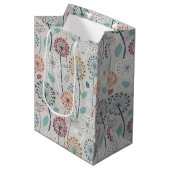 Whimsical Dandelion - Rood, Geel, Wit & Blauwgroen Medium Cadeauzakje (Voorkant Gekanteld)