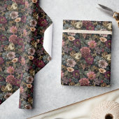Whimsical Dark Moody Boho Bloemen Roze en Groen Cadeaupapier