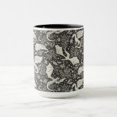 Whimsical Dragons in de nacht - crème op zwart Mok (Midden)